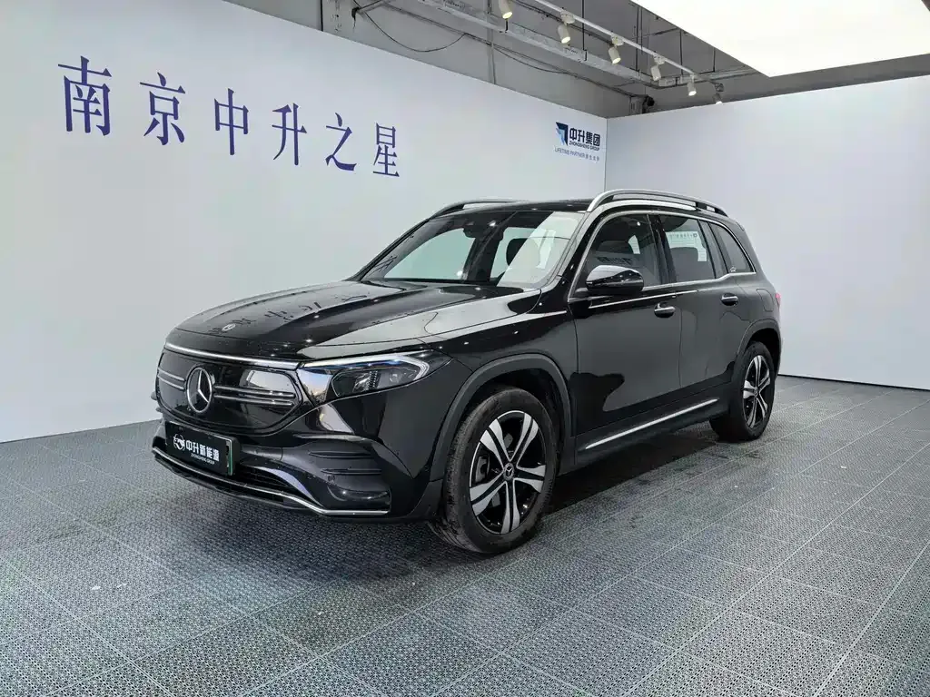 Mercedes-Benz EQB — фото 1