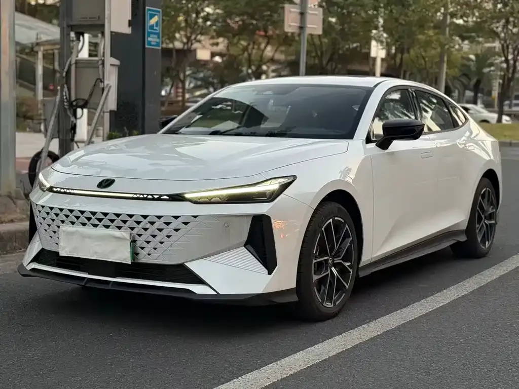 Changan UNI-V iDD 2025 из CN, фото 1