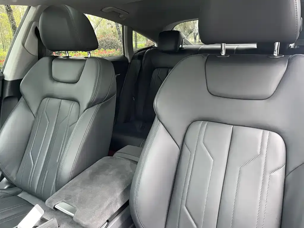 Audi A7 2023 из CN, фото 8