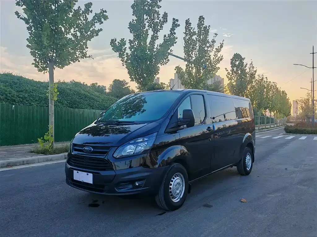 Ford Transit 2023 из CN, фото 1