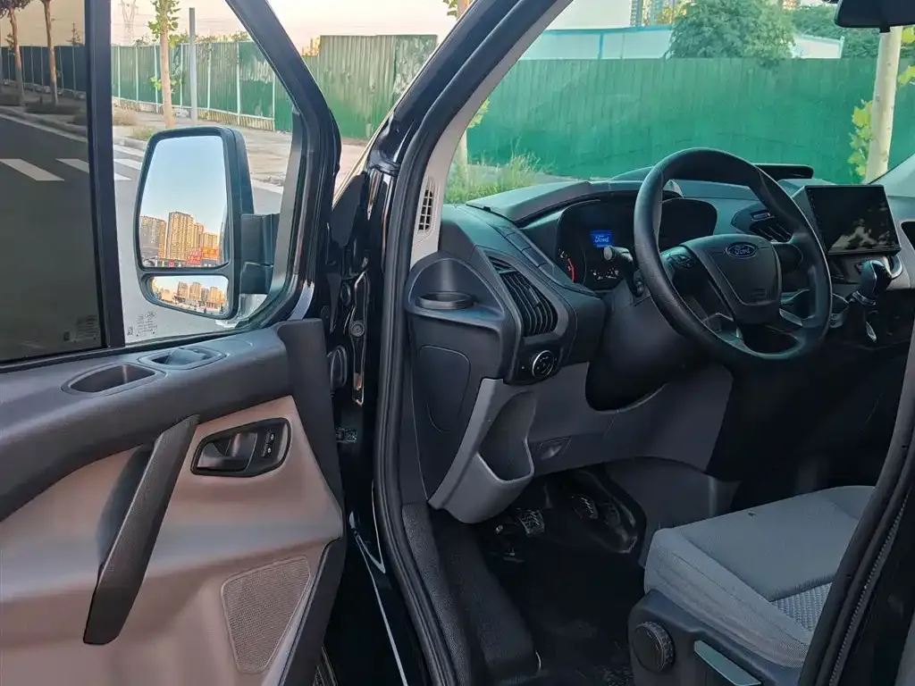 Ford Transit 2023 из CN, фото 8