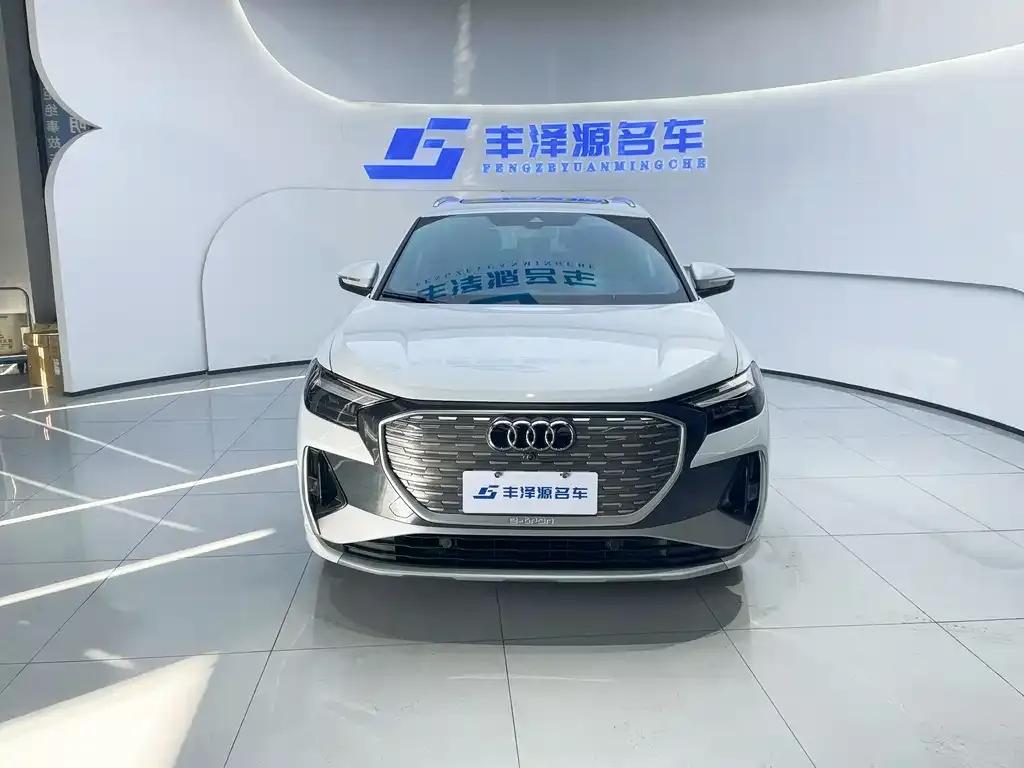 Audi Q4 e-tron — фото 2