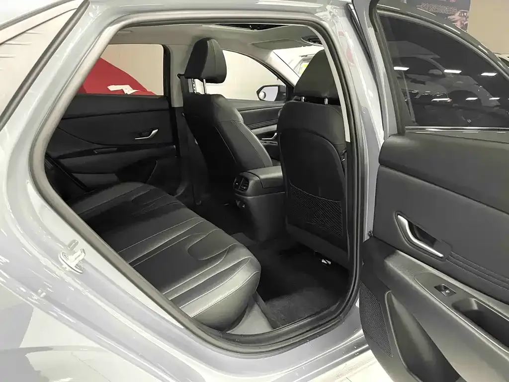 Hyundai Elantra — фото 10