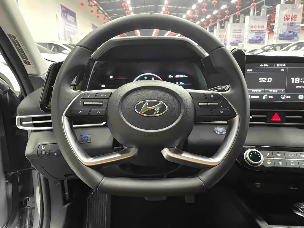 Hyundai Elantra — фото 4