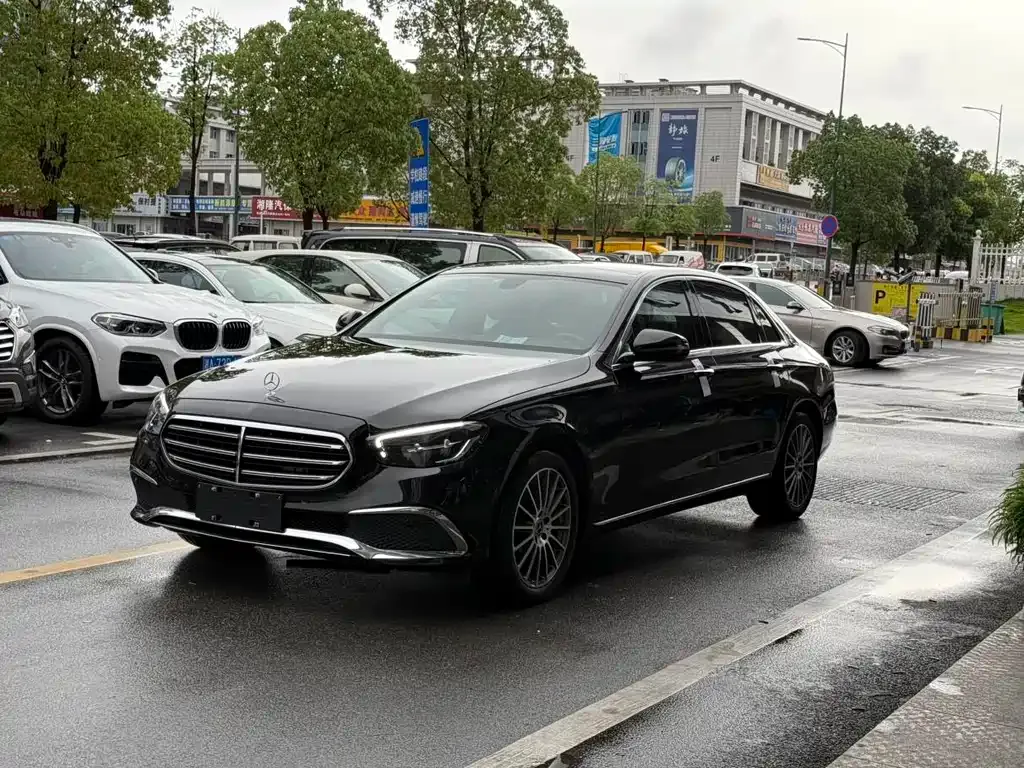 Mercedes-Benz E-Class — фото 8