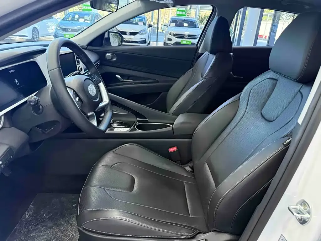Hyundai Elantra 2023 из CN, фото 9
