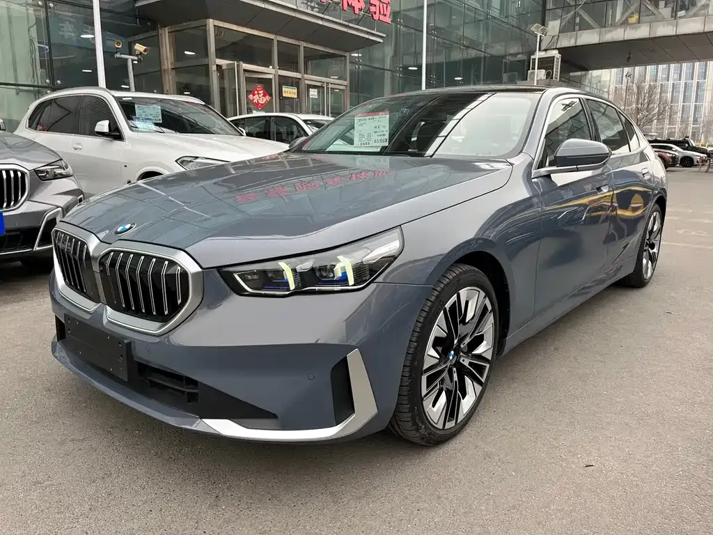 BMW 5 Series 2024 из CN, фото 1