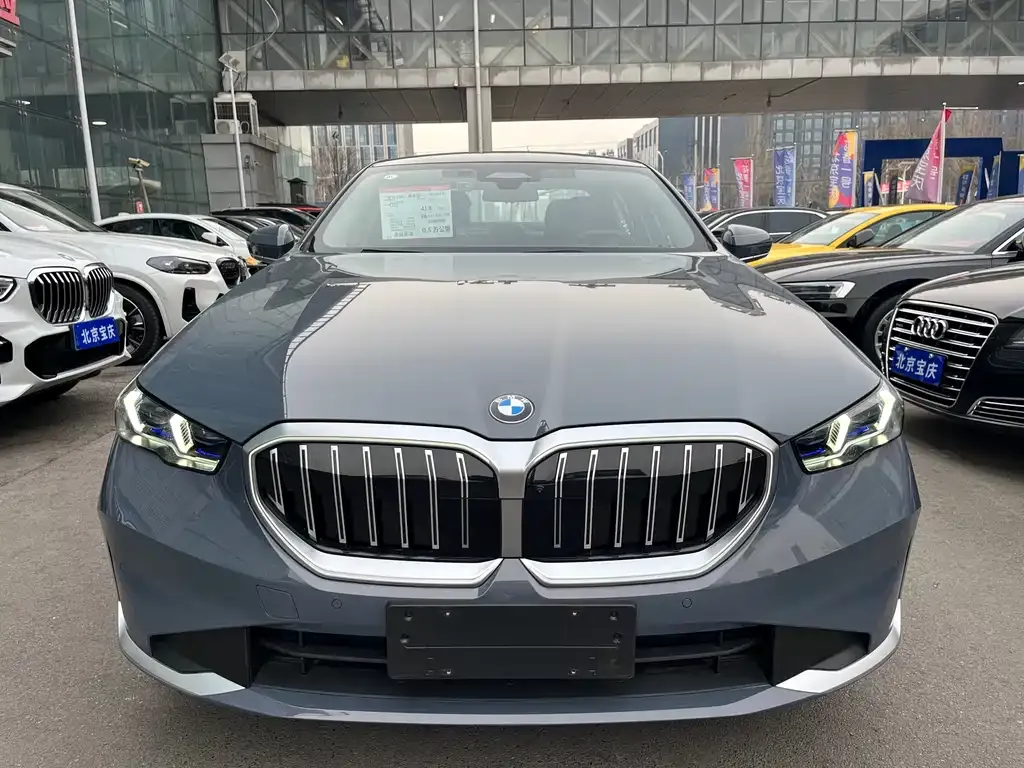 BMW 5 Series 2024 из CN, фото 2
