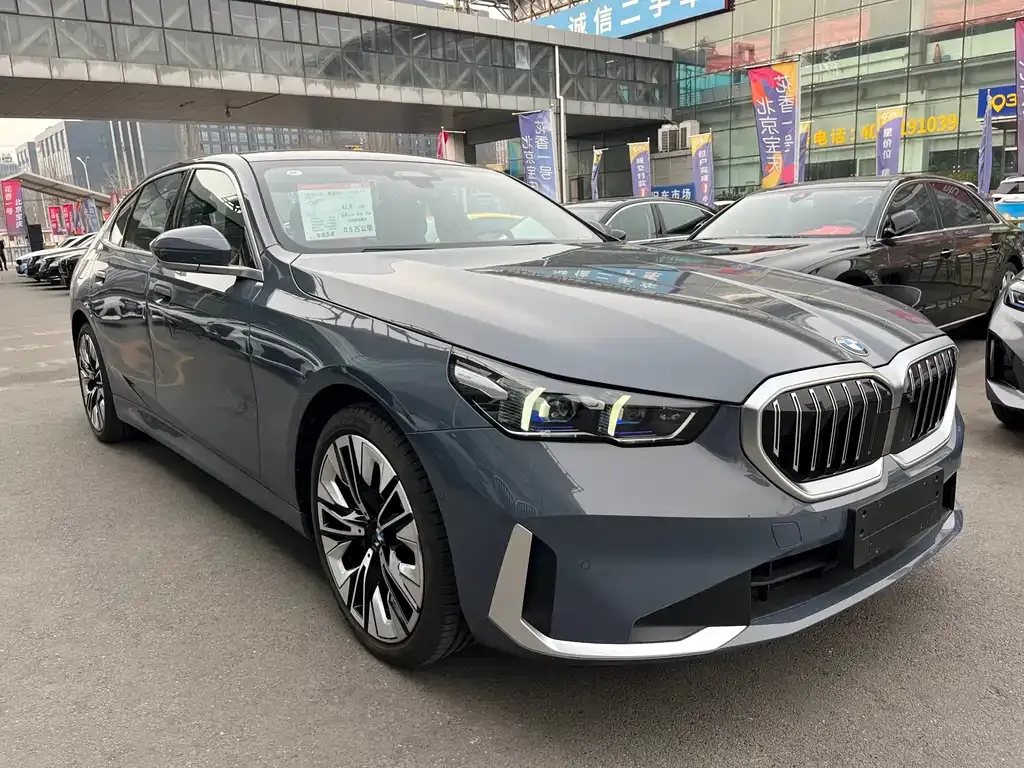 BMW 5 Series 2024 из CN, фото 3
