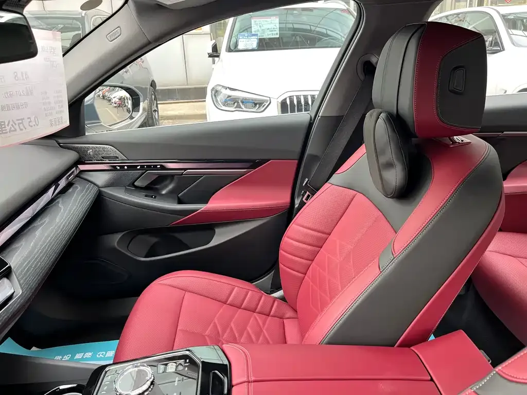 BMW 5 Series 2024 из CN, фото 8