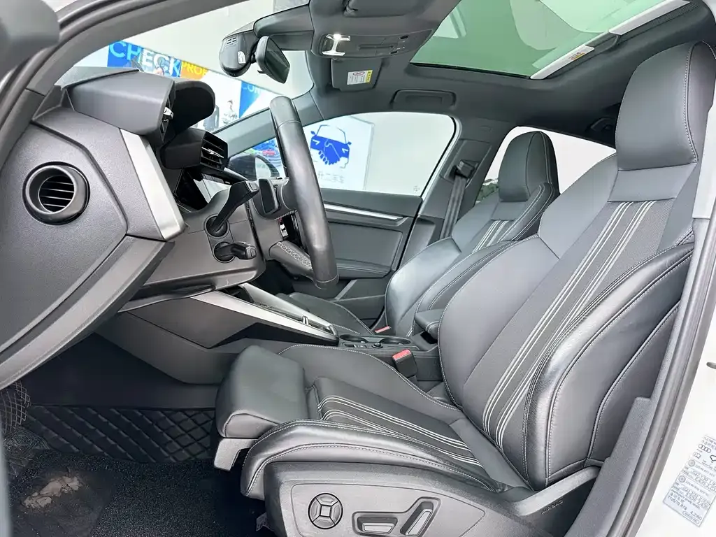 Audi A3 2023 из CN, фото 10