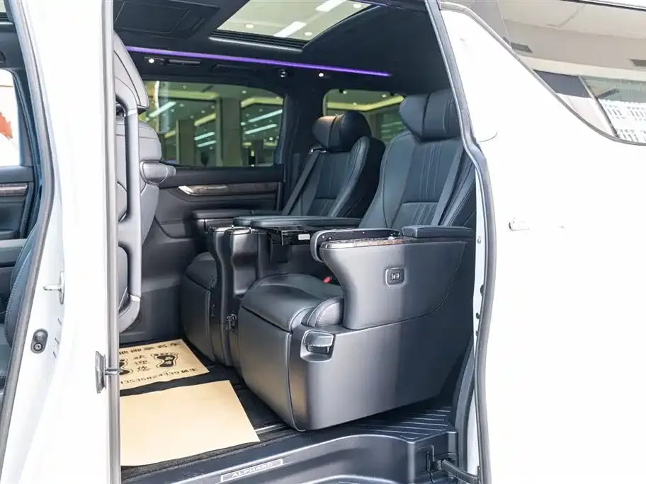 Toyota Alphard 2023 из CN, фото 2