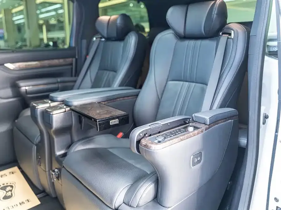 Toyota Alphard 2023 из CN, фото 3