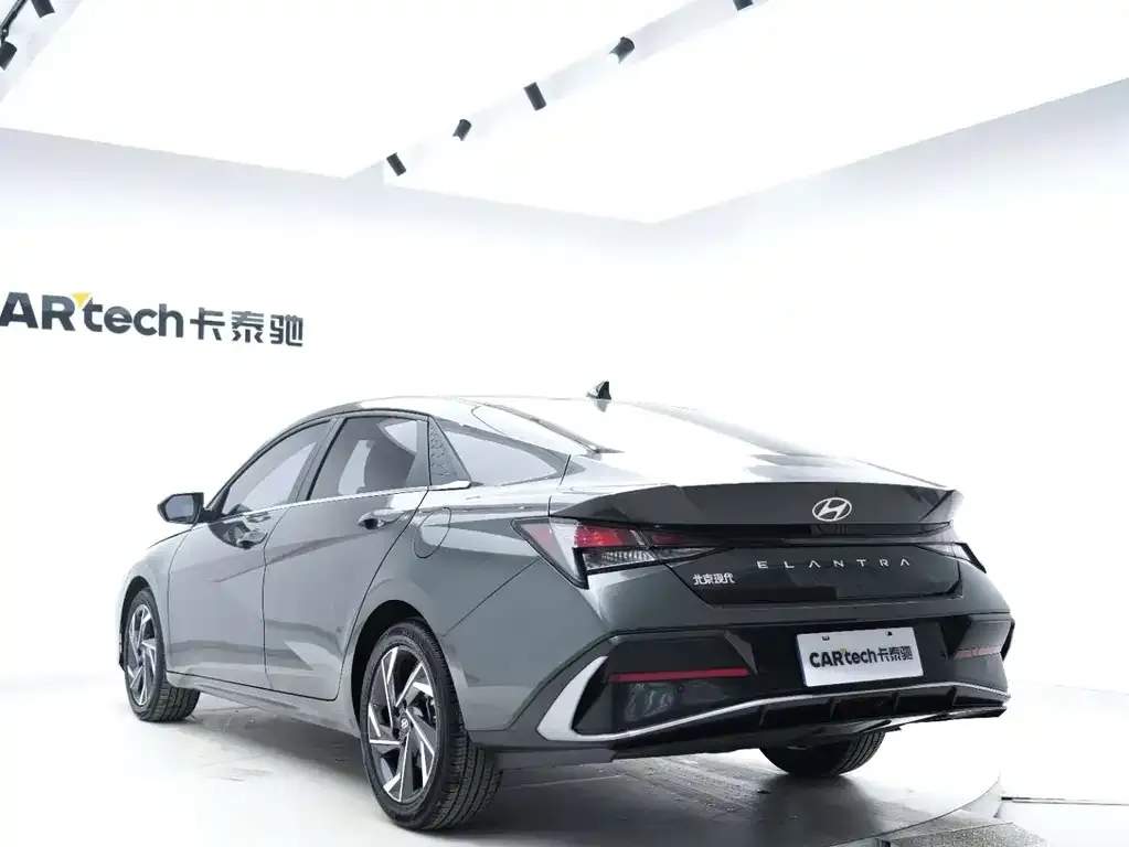 Hyundai Elantra — фото 10