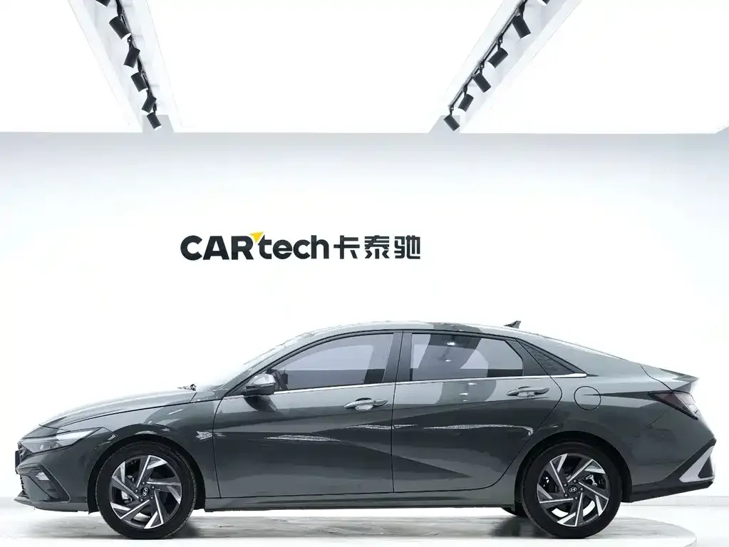 Hyundai Elantra — фото 2