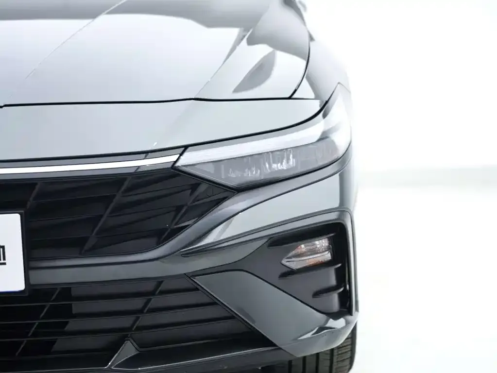 Hyundai Elantra — фото 8