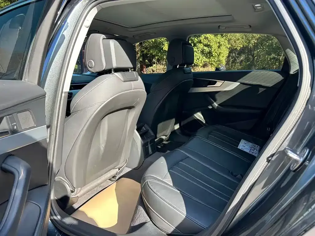 Audi A4L 2024 из CN, фото 5
