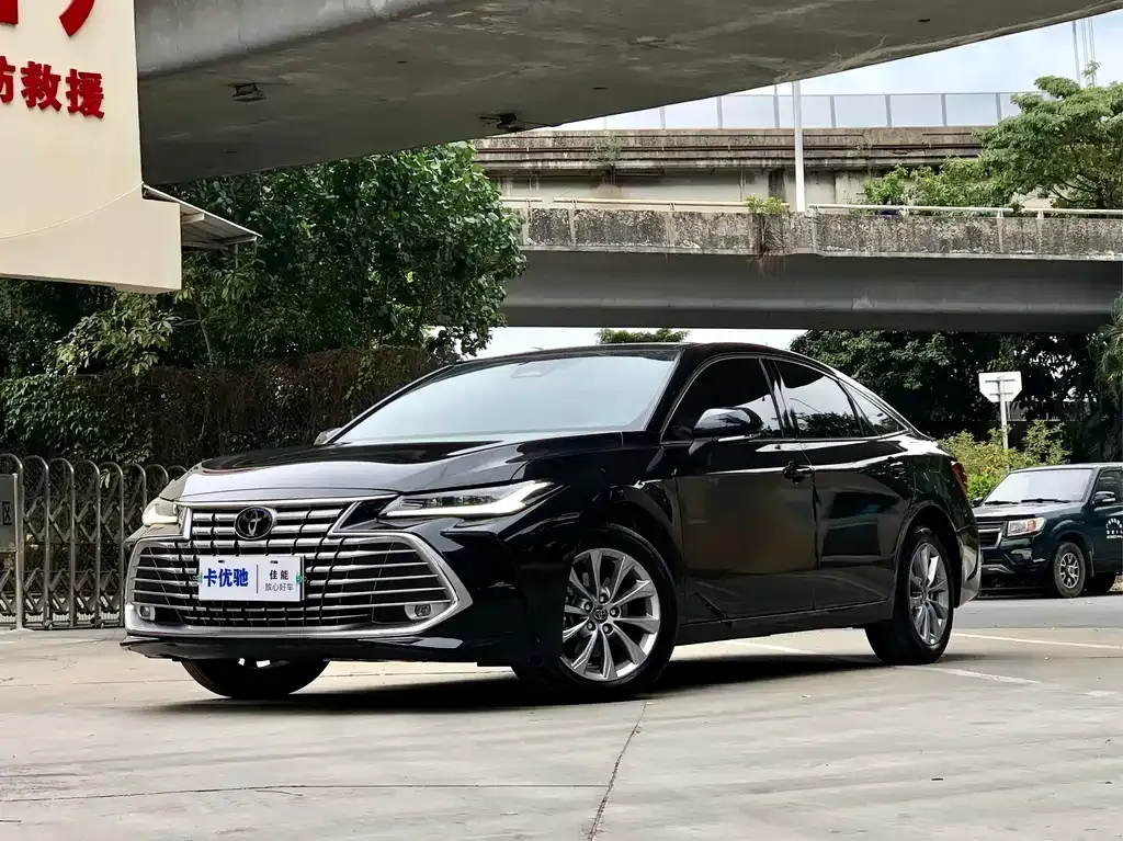 Toyota Avalon — фото 1