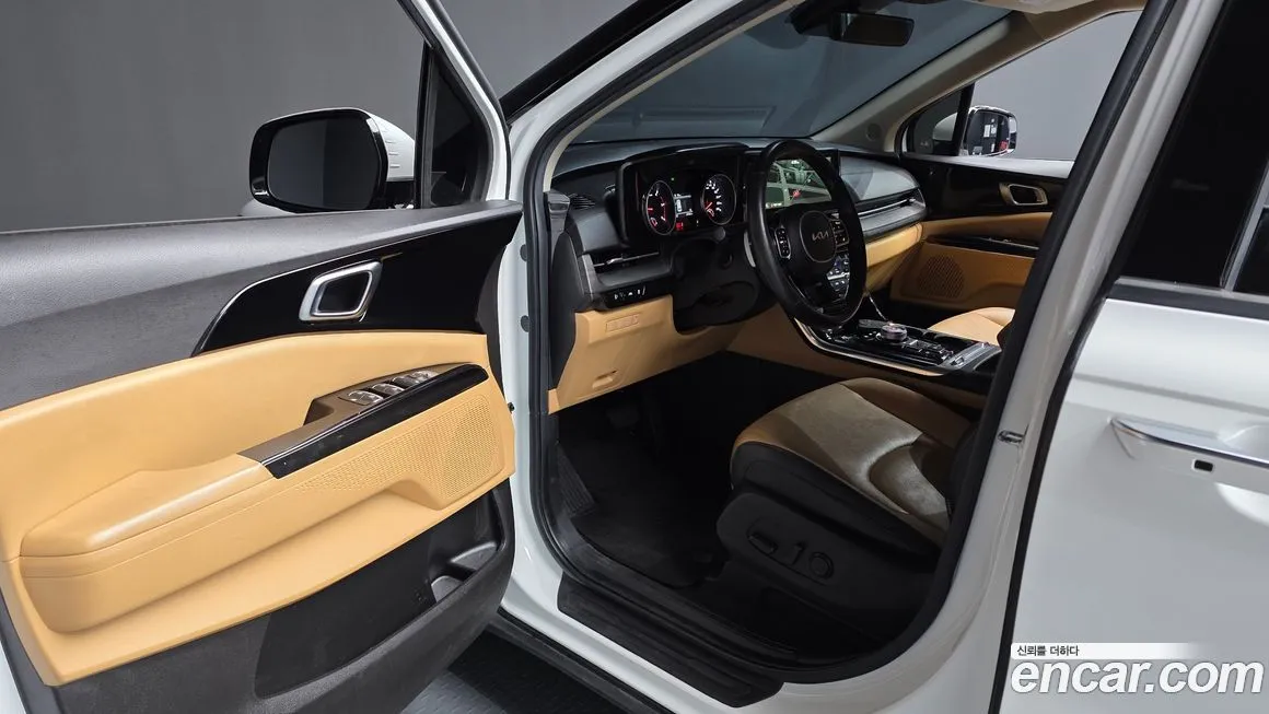 Kia Carnival — фото 10