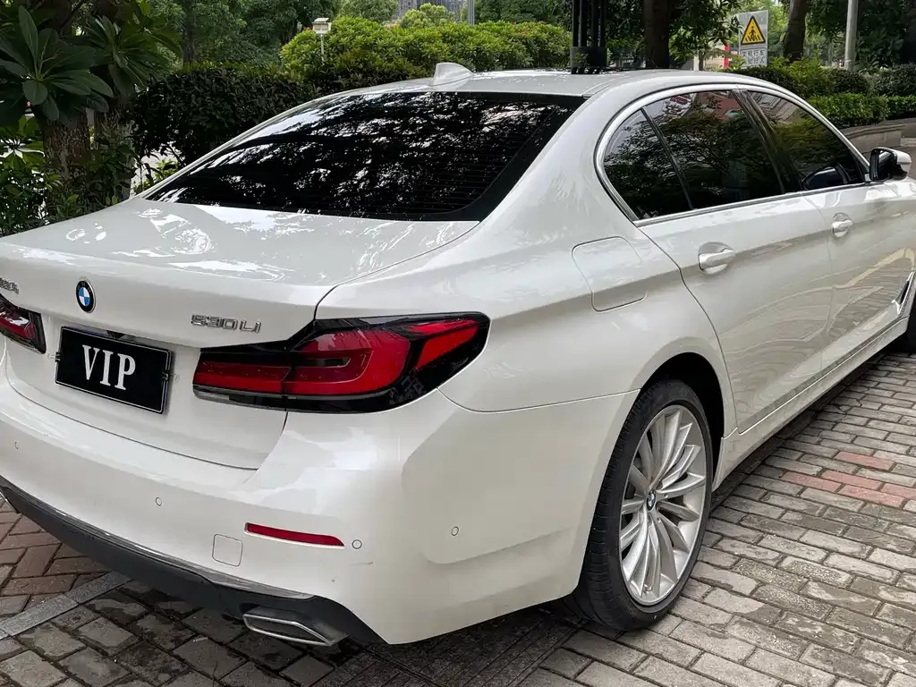 BMW 5 Series — фото 4