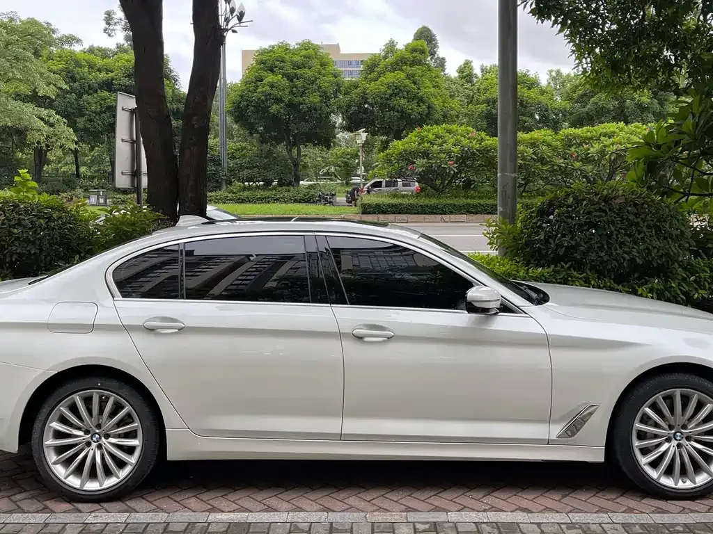 BMW 5 Series — фото 5