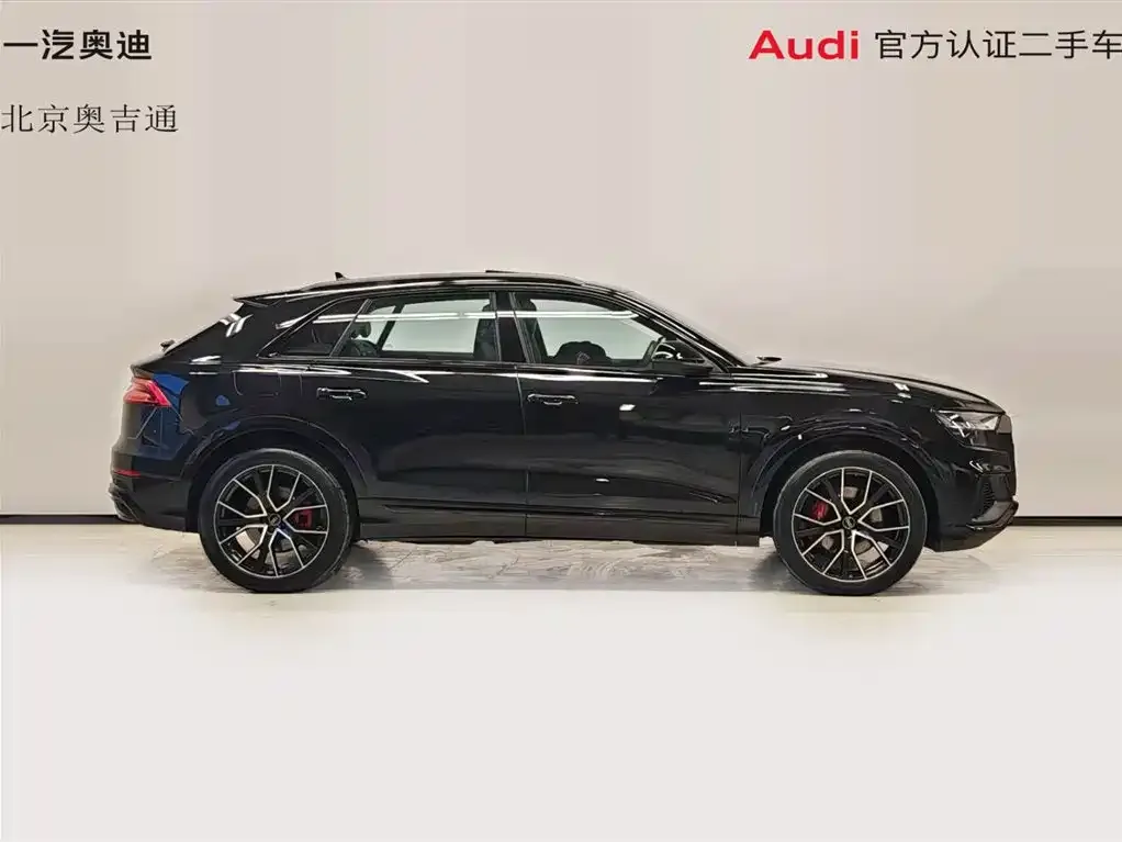 Audi Q8 2023 из CN, фото 8
