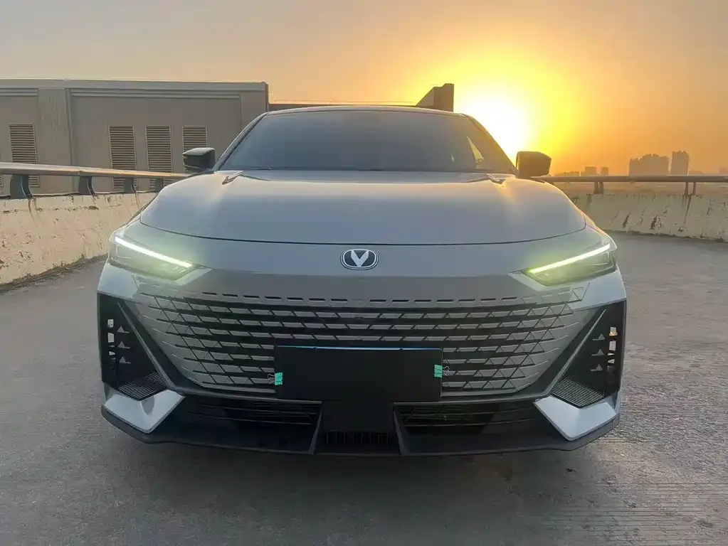 Changan UNI-V 2023 из CN, фото 2