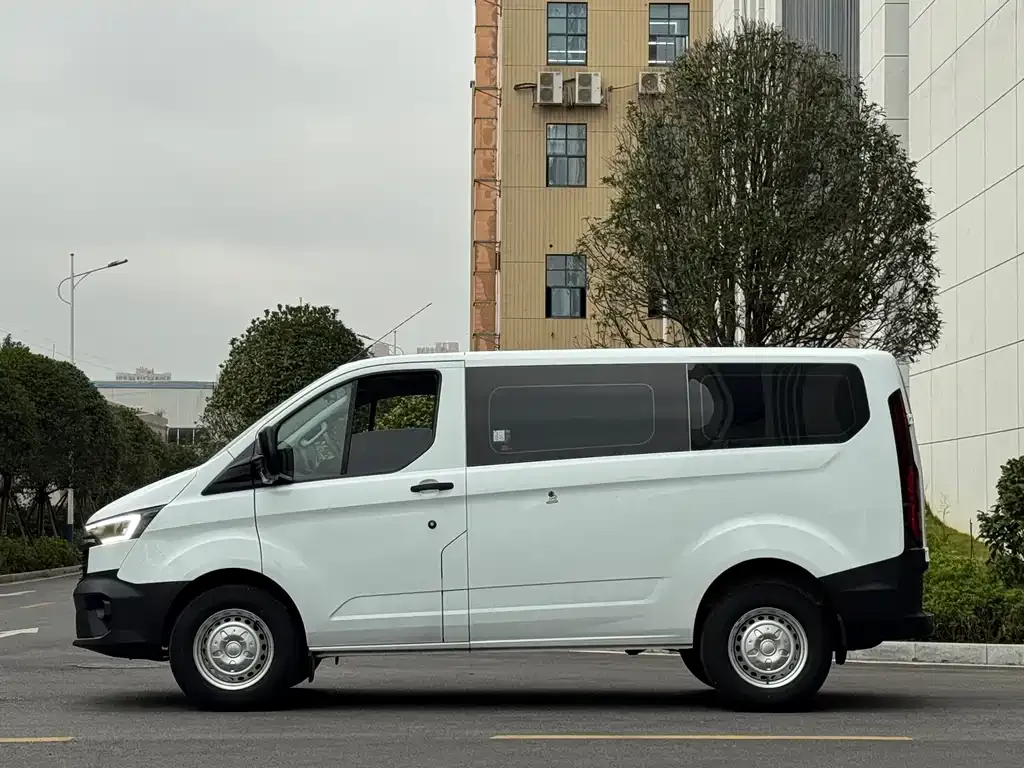 Ford Transit 2023 из CN, фото 8