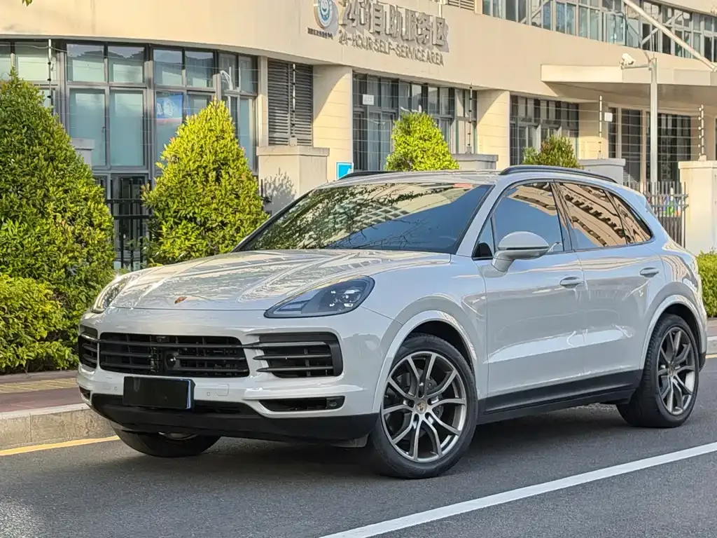 Porsche Cayenne — фото 1