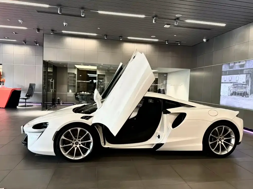 McLaren Artura 2024 из CN, фото 2