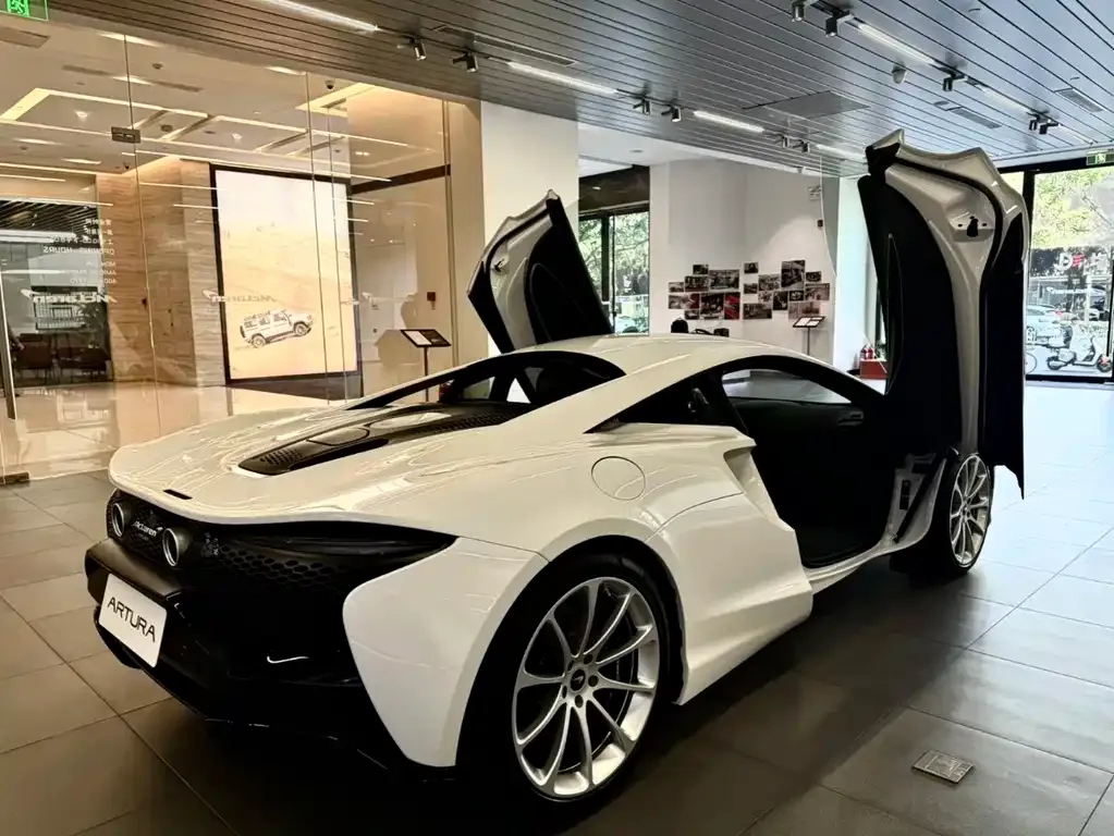 McLaren Artura 2024 из CN, фото 3