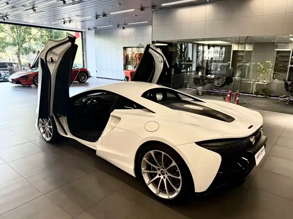 McLaren Artura 2024 из CN, фото 5