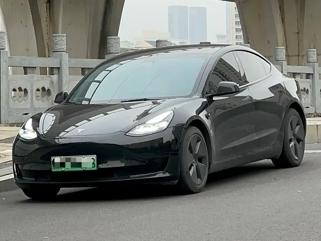 Tesla Model 3 — фото 1