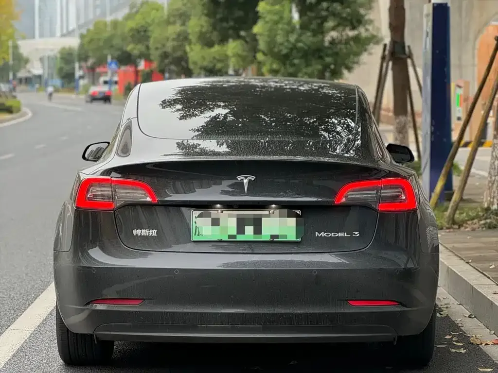 Tesla Model 3 — фото 3