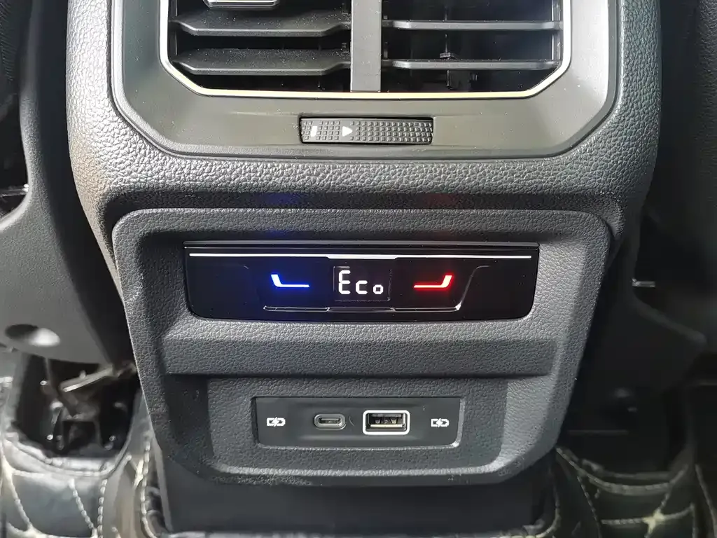 Volkswagen Tiguan L New Energy — фото 9
