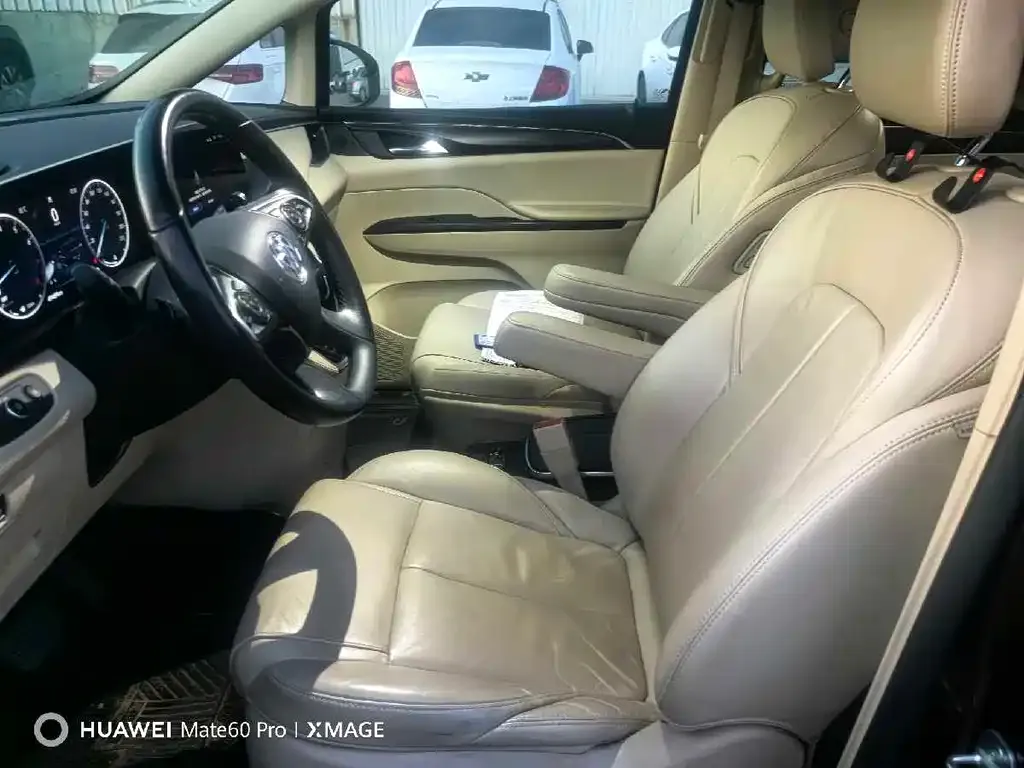 Buick GL8 2022 из CN, фото 3