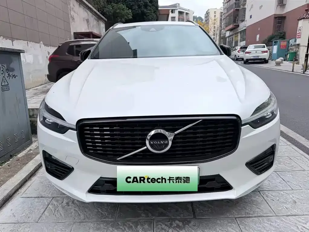 Volvo XC60 PHEV 2021 из CN, фото 2