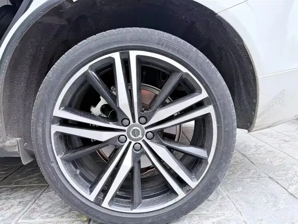 Volvo XC60 PHEV 2021 из CN, фото 4