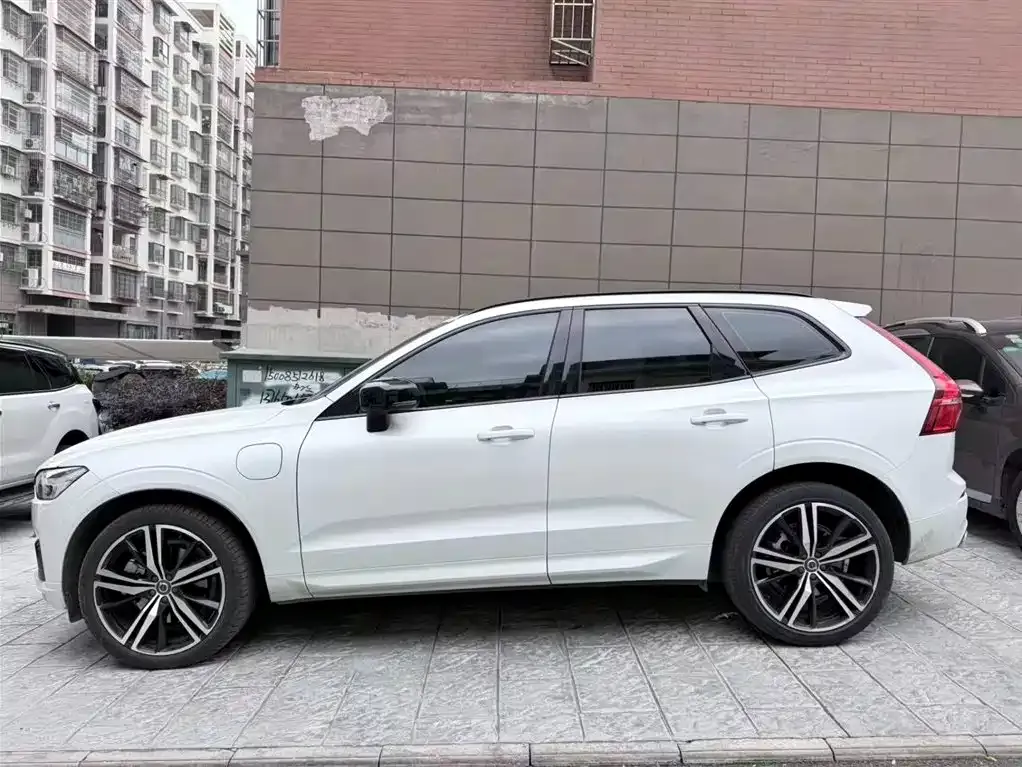 Volvo XC60 PHEV 2021 из CN, фото 7