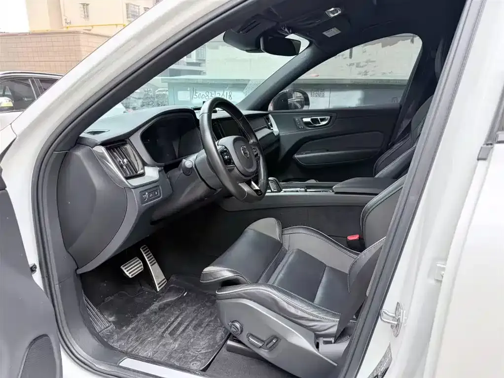Volvo XC60 PHEV 2021 из CN, фото 8