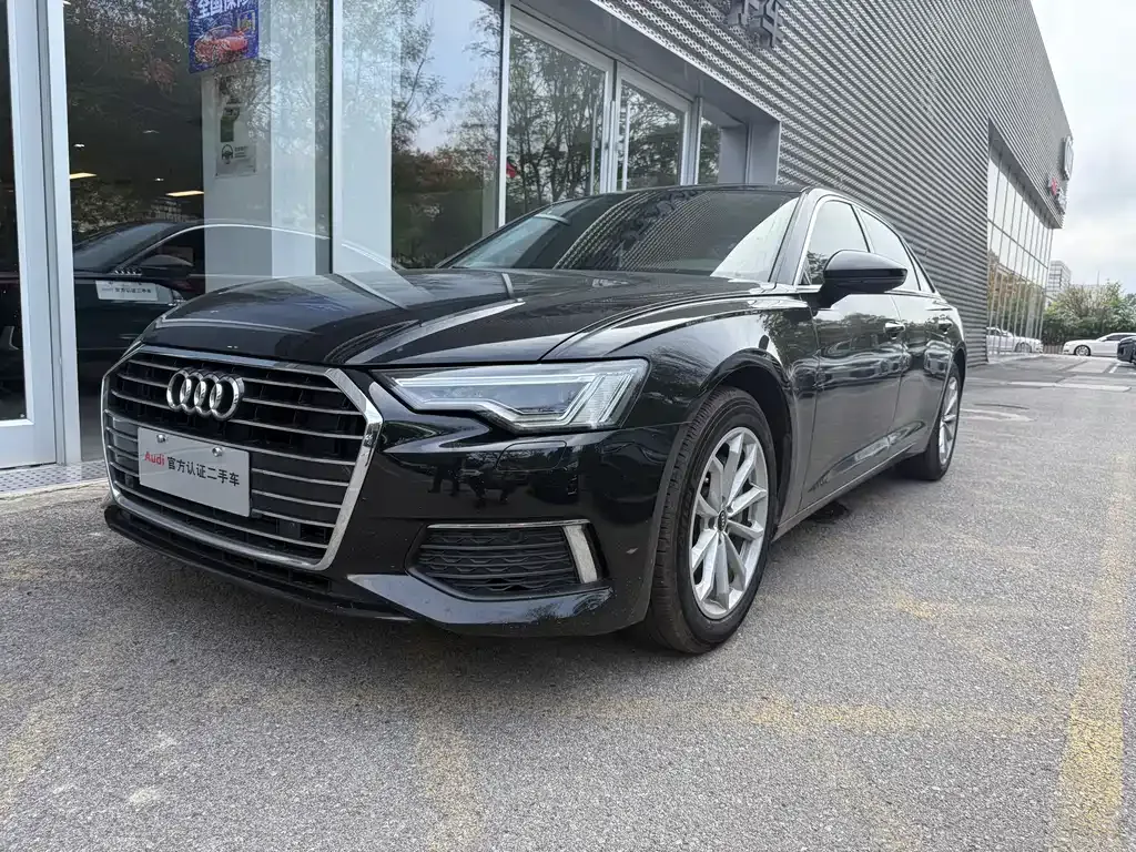 Audi A6L — фото 1