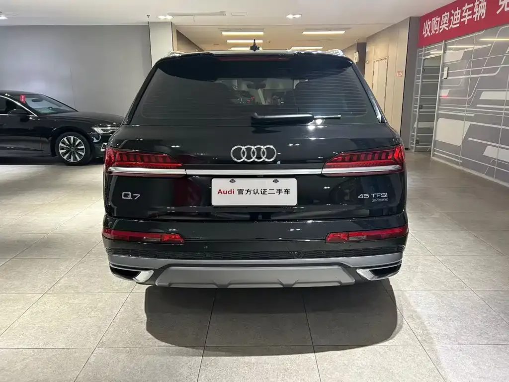 Audi Q7 2024 из CN, фото 3