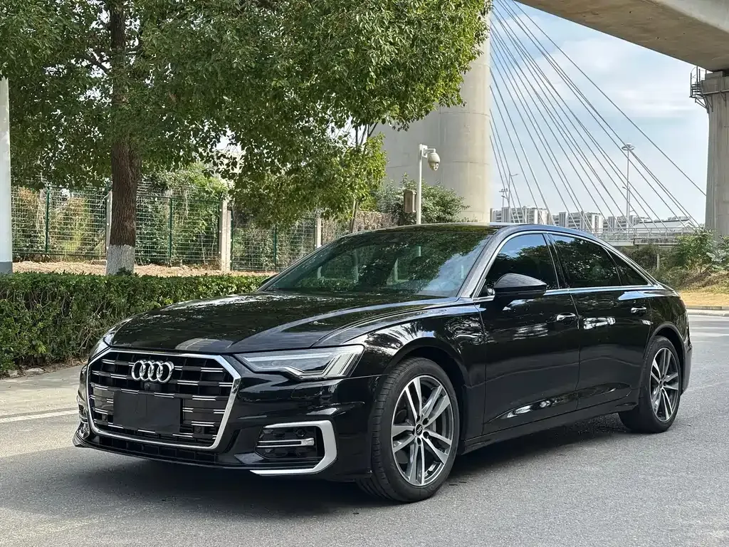 Audi A6L — фото 1