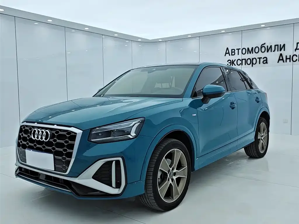 Audi Q2L — фото 1