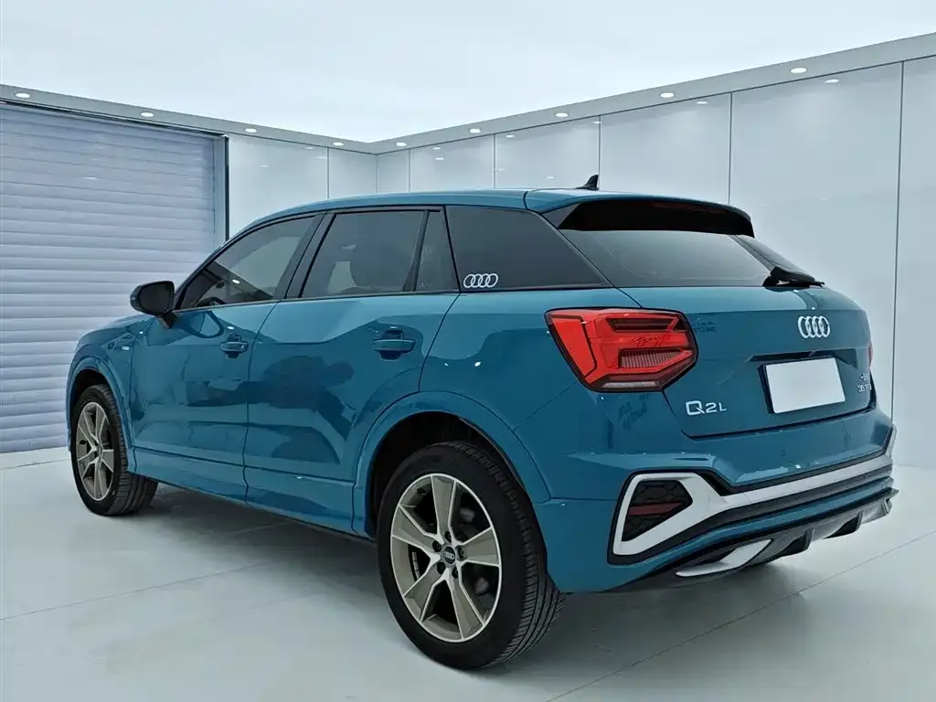 Audi Q2L — фото 6