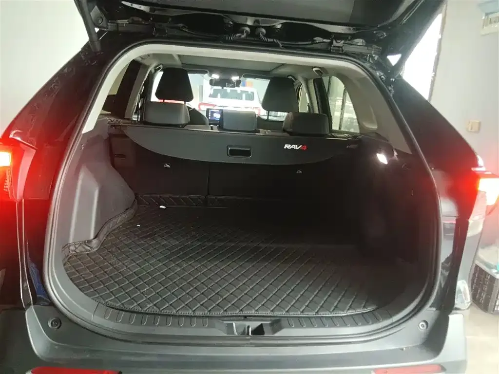 Toyota RAV4 2025 из CN, фото 9