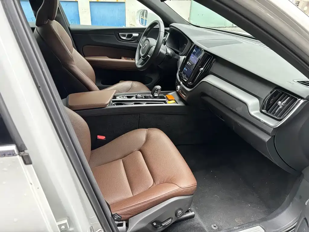 Volvo XC60 2025 из CN, фото 10