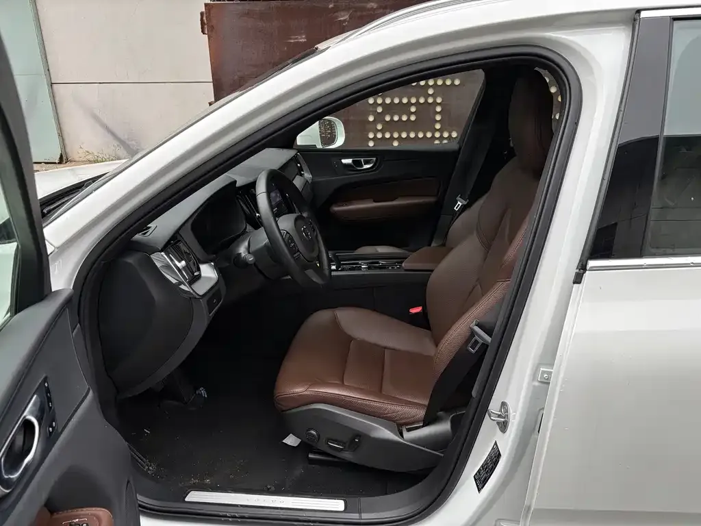 Volvo XC60 2025 из CN, фото 8