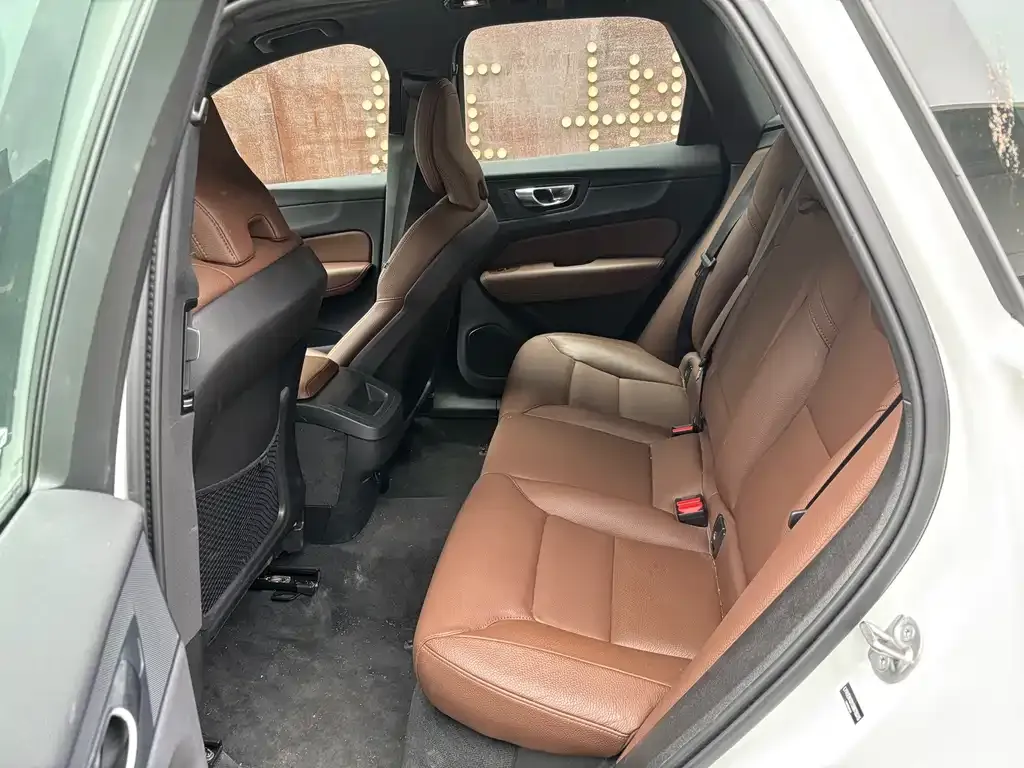 Volvo XC60 2025 из CN, фото 9
