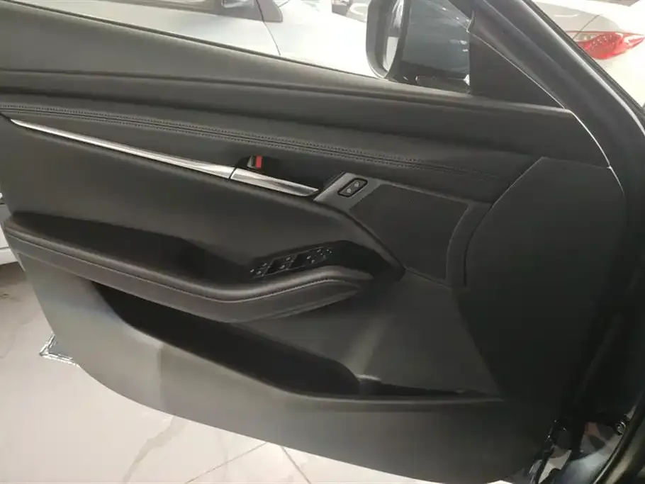 Mazda 3 Axela 2023 из CN, фото 7